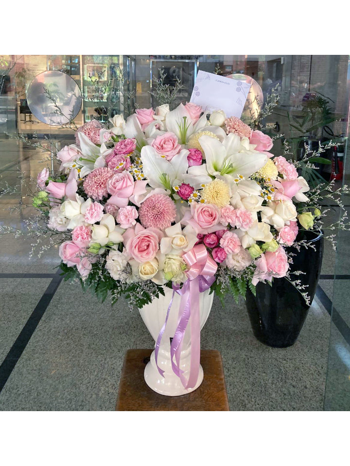 Harriet Vase