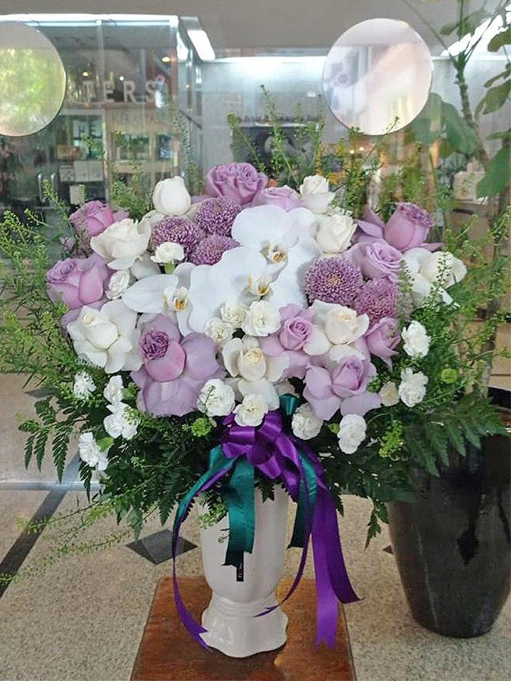 Loeis Vase