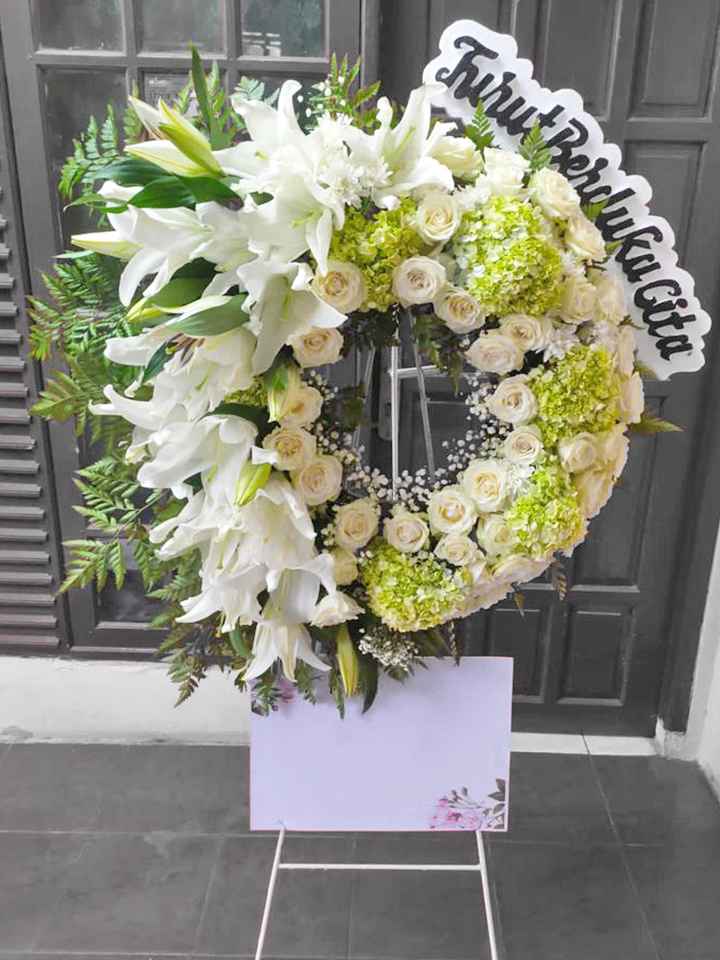 Wreath Standing Flower