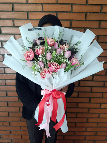 Davika 15 Tulip Bouquet