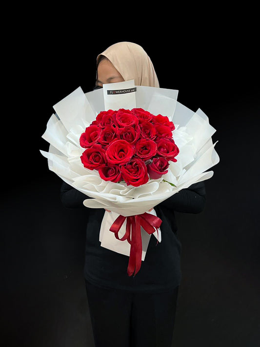 Sweetheart 20 Ecuador Red Roses Bouquet